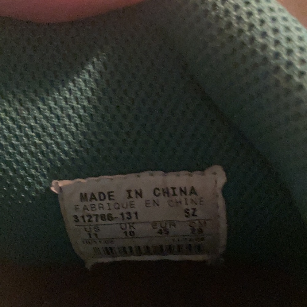 White and green glow in the dark Nike basketball shoes. - Picture 8 of 8